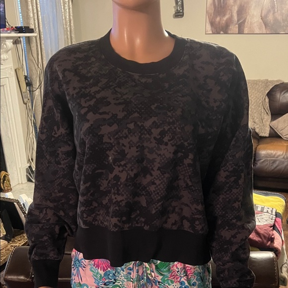 Under Armour Women's Black Patterned Crew Neck Sweater - Picture 1 of 4